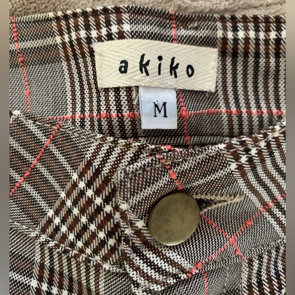 Women’s medium Akiko brown tan Coral Plaid, NWOT